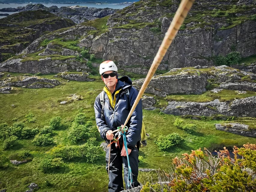 Lofoten: Full Day Combo tour, (kayaking and rappelling) - Guides, languages, and group size
