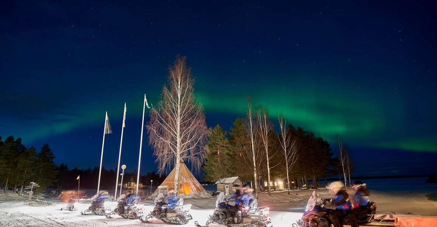 Luleå : Northern lights snowmobile tour - Leaving Luleå for the Arctic night