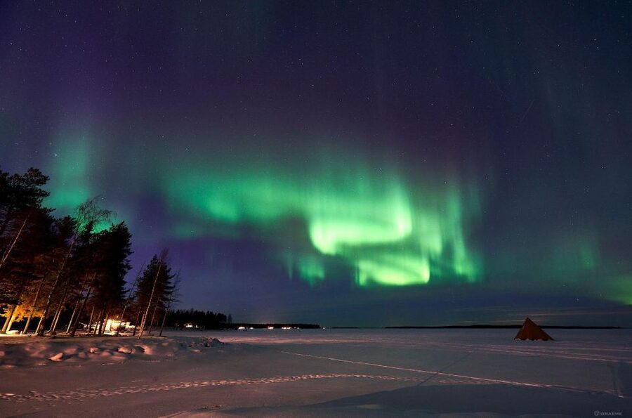 Luleå : Northern lights snowmobile tour - Riding through snow, moonlight, and stars