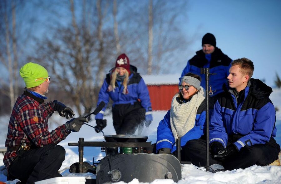 Luleå : Snowmobile - Forest and Ice Nature Tour 2h - Adding a day at Brändön Lodge