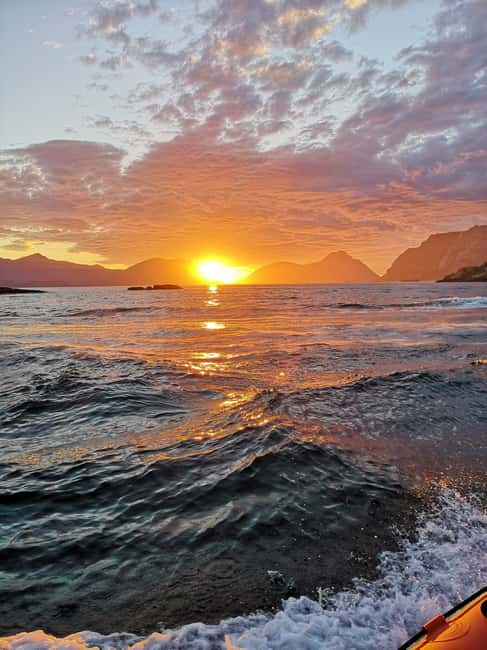 Midnight sun safari - Through the narrow straits toward open water