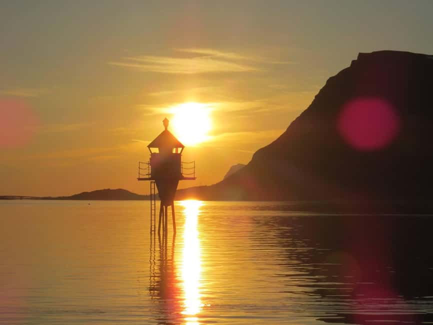 Midnight sun safari - Leaving Henningsvær at 9 p.m.