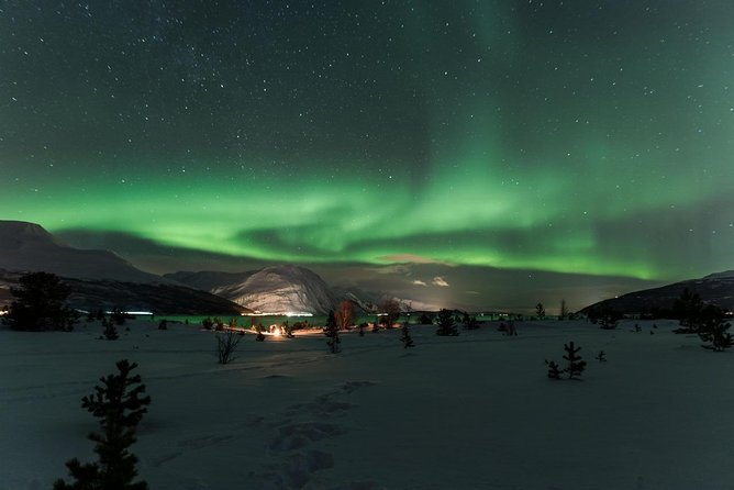 Minibus Northern Lights Chase with Photography from Tromsø - Learning to photograph the northern lights
