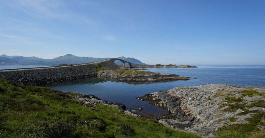 Molde: Atlantic Ocean Road & Varden Audio Guide Bus Tour - Hustadvika’s cliffs, beaches, and working coast