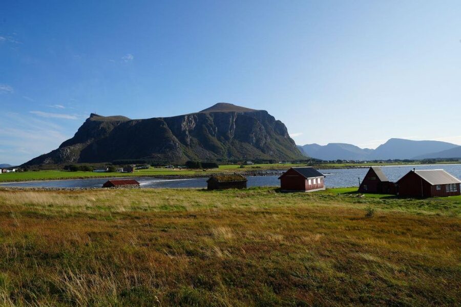 Molde: Atlantic Ocean Road & Varden Audio Guide Bus Tour - Varden Viewpoint and Molde’s 222 peaks