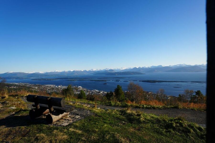 Molde: Atlantic Ocean Road & Varden Audio Guide Bus Tour - Finding the bus at Molde’s two cruise piers