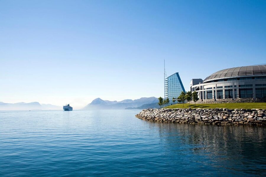 Molde - Guided kayak tour - Should you book the Molde kayak tour?