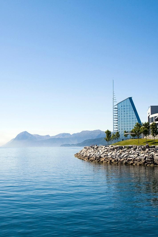 Molde - Guided kayak tour - Getting started at the Adventure Center