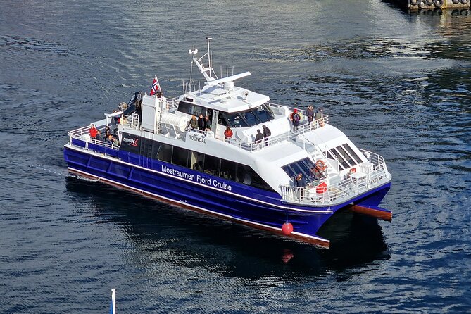 Mostraumen Fjord Cruise - the local operator - Choosing the best seat on a busy boat