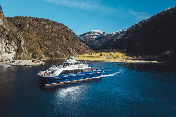 Mostraumen Fjord Cruise - the local operator - Food, commentary, and onboard comfort