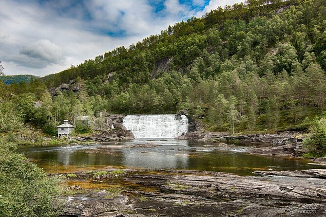 Mostraumen Golden Circle Fjordtour from Bergen – Group or Private - Hesjedalsfossen puts you close to the water