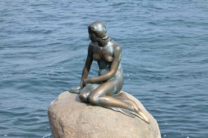 Native Walking Tour to Copenhagen - Amalienborg and the Marble Church