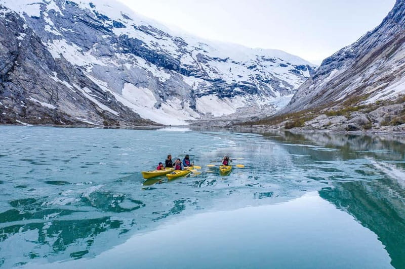 Nigards: Kayaking and Glacier Hike - A 30-minute paddle across Nigardsbrevatnet