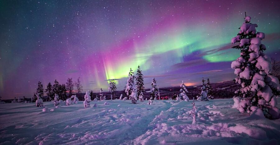 Night Snowshoeing Adventure under the Northern Lights - Snowshoeing through the Arctic night