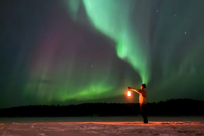 Northern Lights Adventure in the Wild with Campfire Treats - A private cabin beside the frozen lake