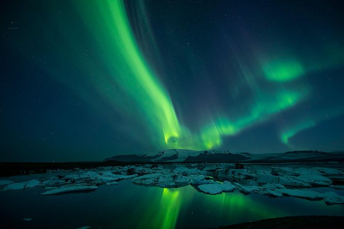 Northern Lights Guided Bus Tour from Reykjavik - A large bus versus a small-group chase