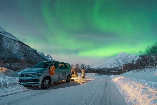 Northern Lights Hunt with The Green Adventure - photos included - Seeing the Aurora with help from the guide