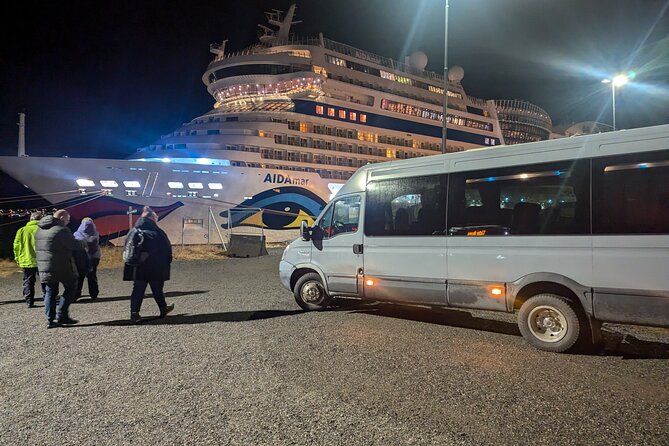 Northern Lights Minibus Chase Max 16 Person In Group - Is $215.75 a fair price?