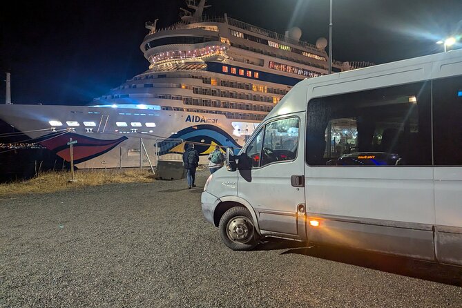 Northern Lights Minibus Chase Max 16 Person In Group - My call: book it with one condition