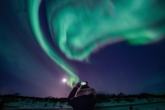 Northern Lights Small-Group Tour with Hot Chocolate & Photos - The real drawbacks: cold, toilets, and uncertain results