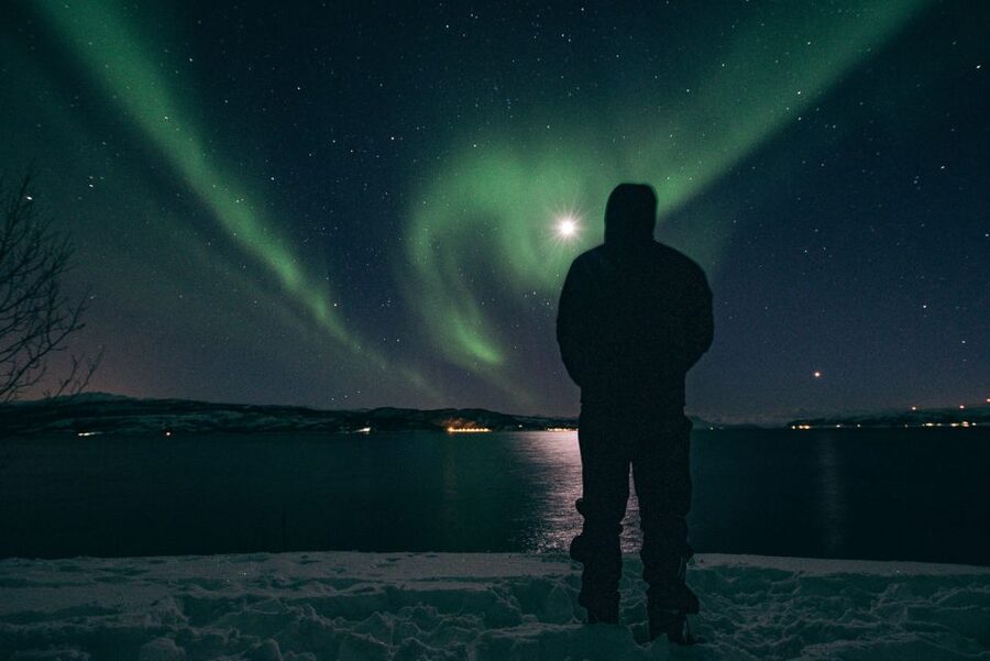 Northern lights Tromsø - small group tour with local guide - The van ride from Kaigata 4