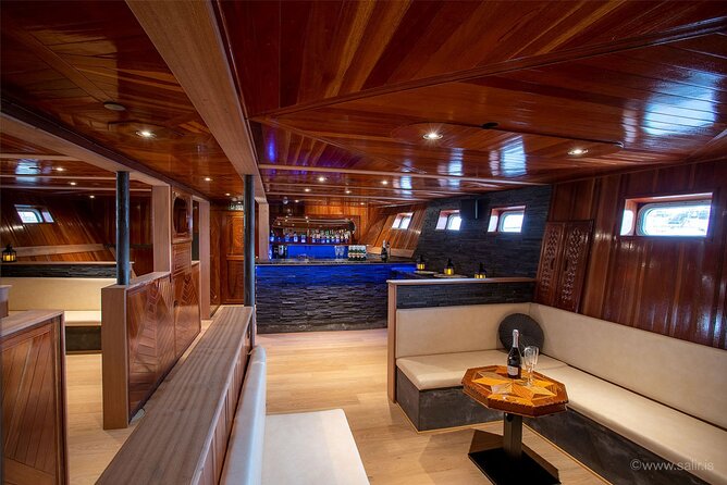 Northern Lights Yacht Cruise in Reykjavik - The free return policy and what it means