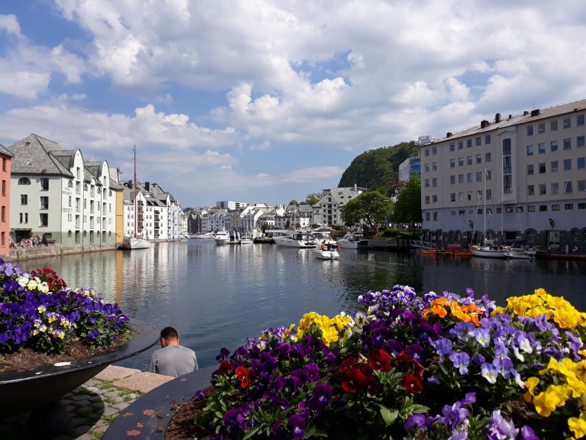 Norwegian Coastal Cities: Smartphone Audio Guide App - A walking guide built for Norway’s coastal mailboats