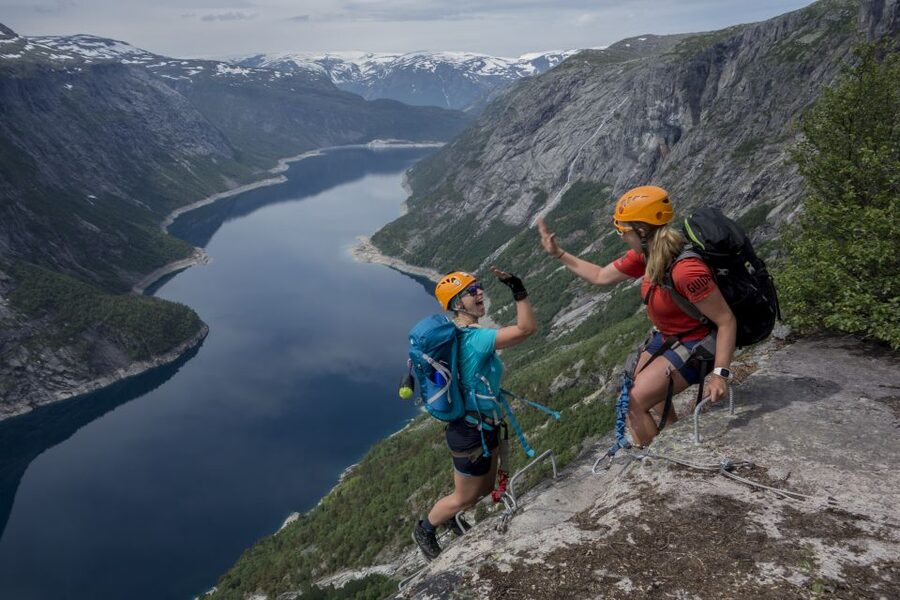 Odda: Full-Day Trolltunga Hiking, and Climbing Tour - Lunch at Endåne, then the final 3 kilometers