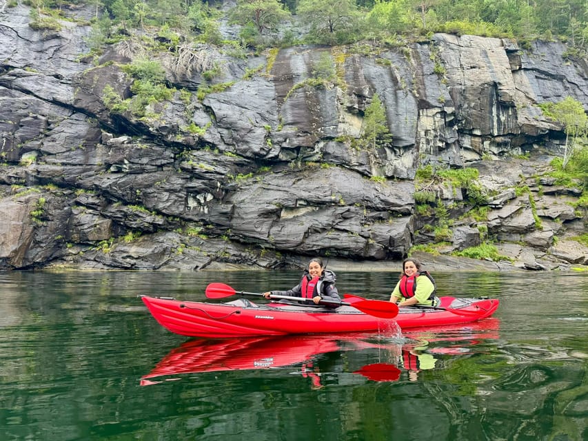 Olden: Experience Beginner-friendly Fjord Kayaking - Your first minutes in the kayak
