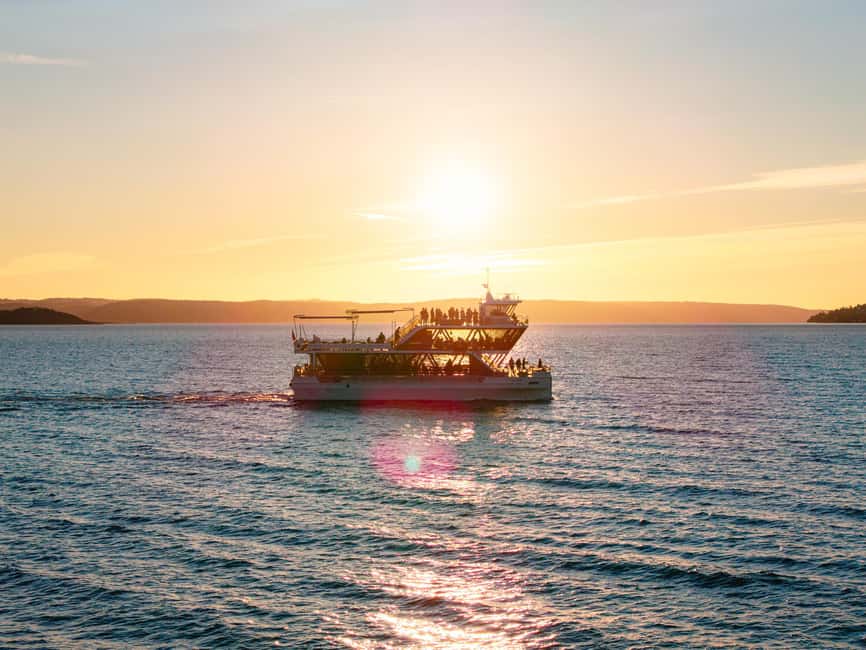 Oslo: 3-course Dinner Cruise in the Oslofjord - The meal: Restaurant Einer cooking on the fjord