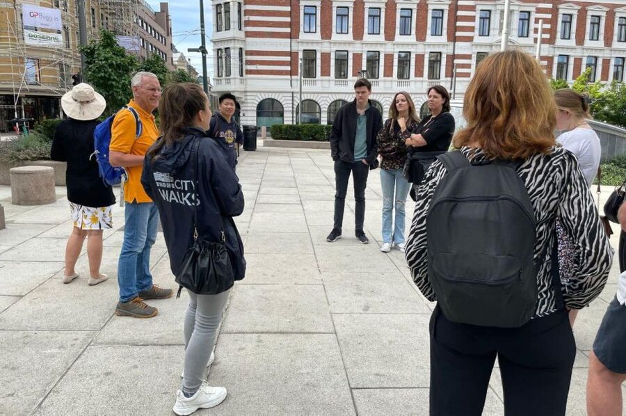 Oslo: Best of Oslo Walking Tour - Akershus Fortress and Ceremony Pier