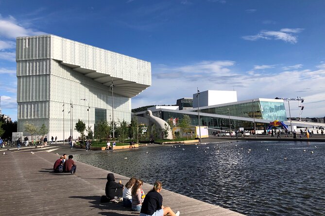 Oslo Discovery Tour - Oslo’s grand buildings from the coach