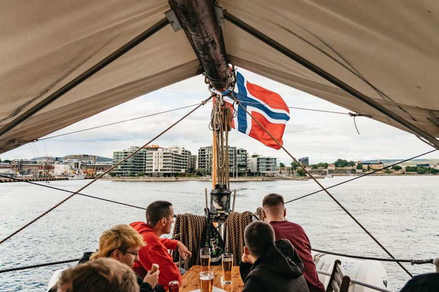 Oslo: Fjord Evening Cruise with Shrimp Buffet - A dinner cruise with a very Norwegian rhythm