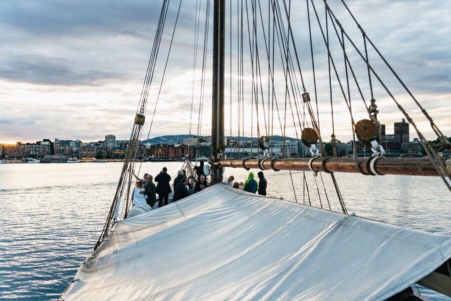 Oslo: Fjord Evening Cruise with Shrimp Buffet - Music, crew, and the social side