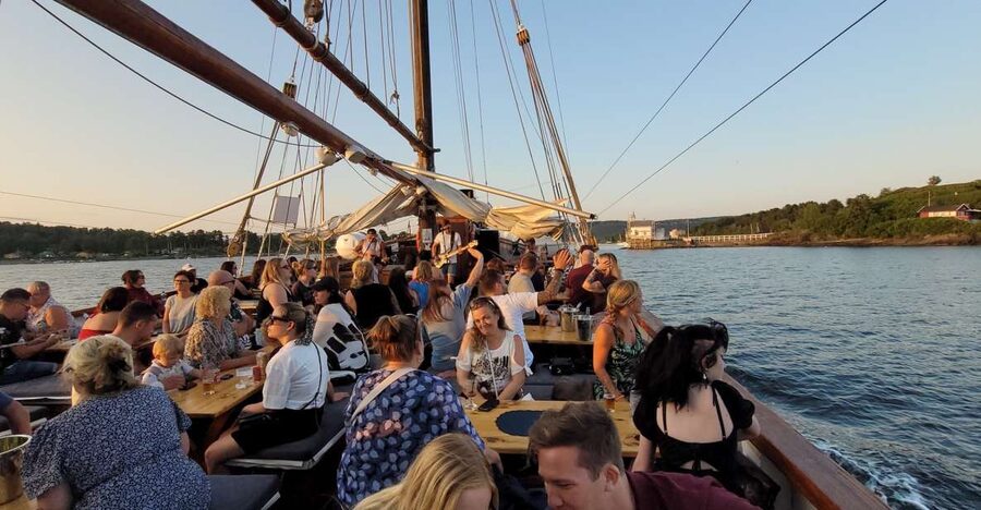 Oslo Fjord Evening Live Rock music cruise with Shrimp buffet - Shrimp the Norwegian way