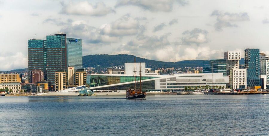 Oslo: Fjord Mini Cruise by Wooden Sailing Ship - Choosing a seat and handling the weather