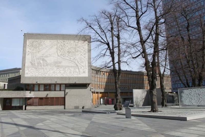 Oslo: Food Tasting and Walking Tour with a Local - Beer and aquavit in the student district