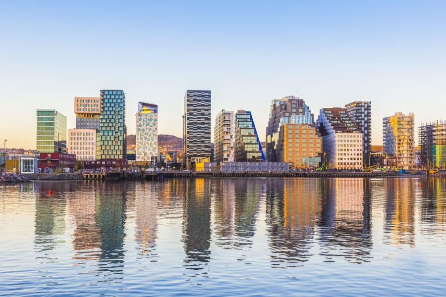 Oslo: Grand City Sightseeing Tour by Bus with Fjord Cruise - Holmenkollen gives you Oslo from above