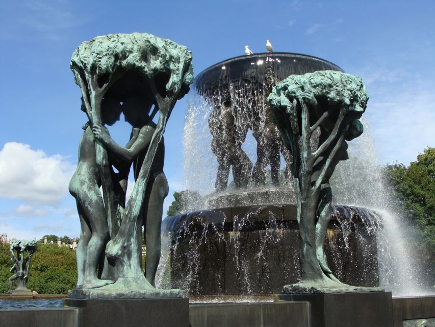 Oslo: Guided Oslo Highlights Tour by bus & Oslofjord cruise - The coach ride through central Oslo