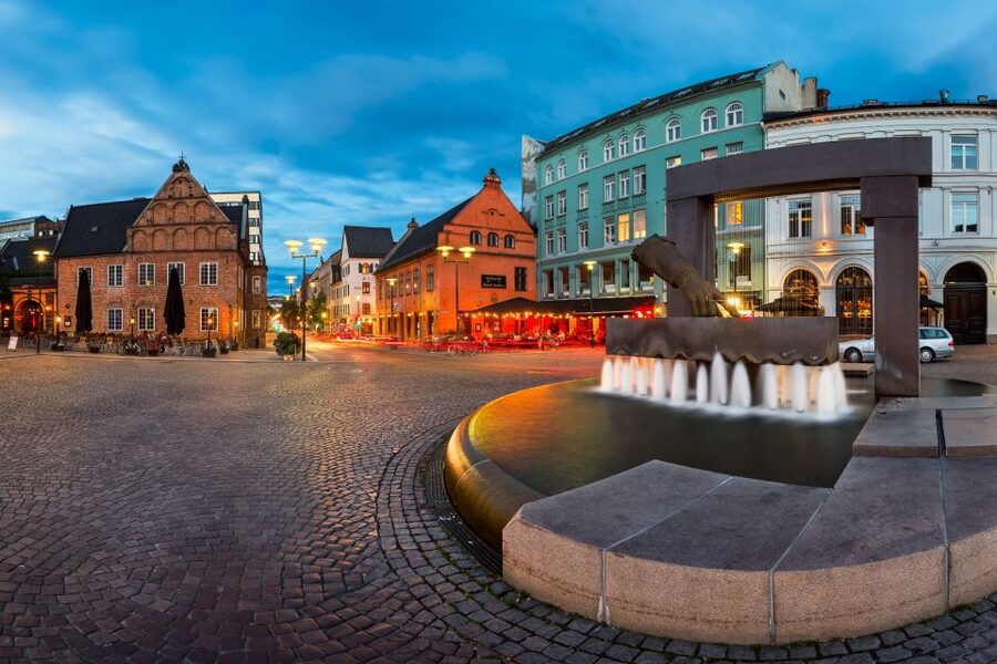 Oslo: Historic Myths & Legends Evening Walking Tour - Starting at City Hall and Fridtjof Nansen’s square