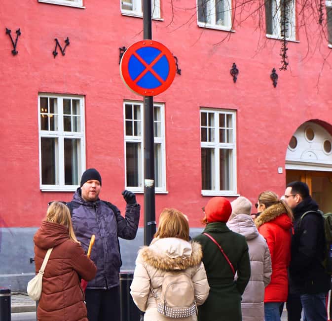 Oslo: History, Art and Secrets Tour - Starting at Slottsparken and the Royal Palace