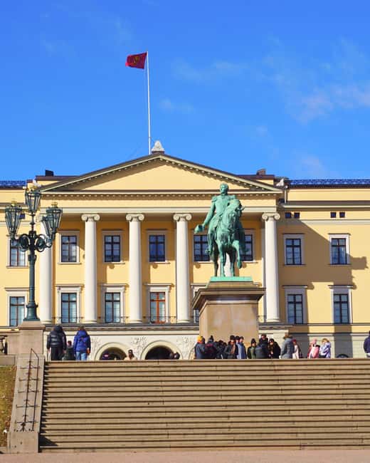 Oslo: History, Art and Secrets Tour - Oslo City Hall and the civic center