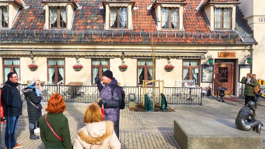 Oslo: History, Art and Secrets Tour - Oslo Central Station and the city’s connections