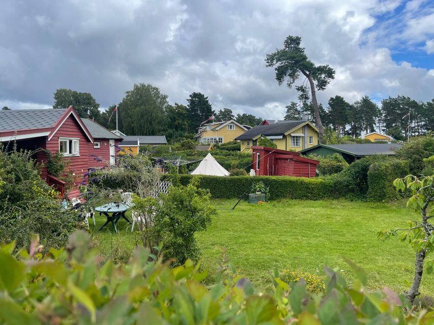 Oslo Island Walks: Island Hopping Tour - Lindøya: wooden cottages and a possible swim