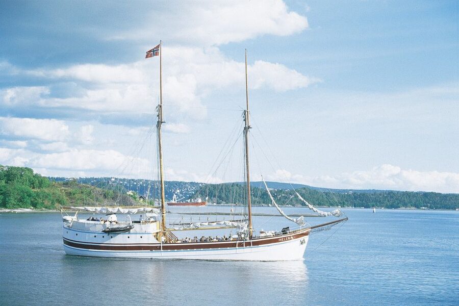 Oslo: Oslo Fjord Cruise with Live Jazz Music & Shrimp Buffet - Three hours, with blankets for the cool air