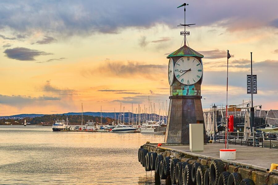 Oslo: Private City Center Highlights Guided Walking Tour - Akershus Fortress adds Oslo’s older side