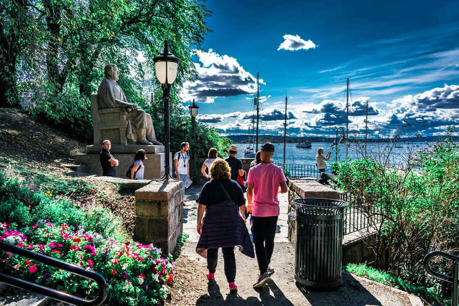 Oslo: Private Walking Tour - Oslo City Hall and the civic heart of the city