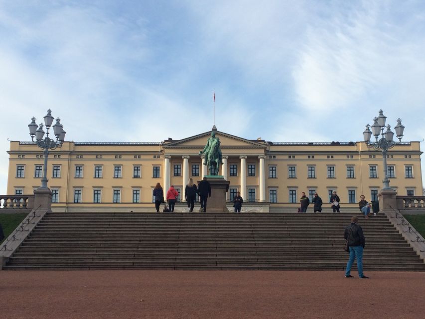 Oslo: Sightseeing with Holmenkollen Ski Jump & Vigeland Park - How the guide affects the experience