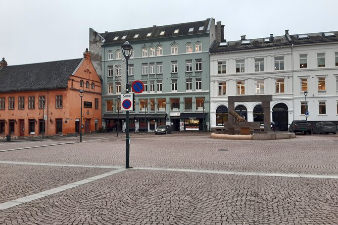 Oslo Viking Quest: Exploration Game and Tour - Oslo Cathedral and a pause in the city center