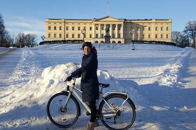 Oslo Winter Highlights Bike Tour - A warm stop can make the difference
